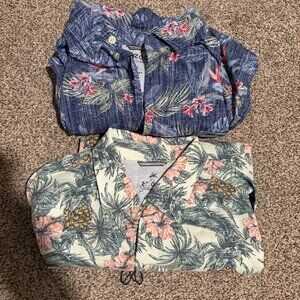 Two Izod Saltwater Hawaiian button up short sleeve shirts Size Large